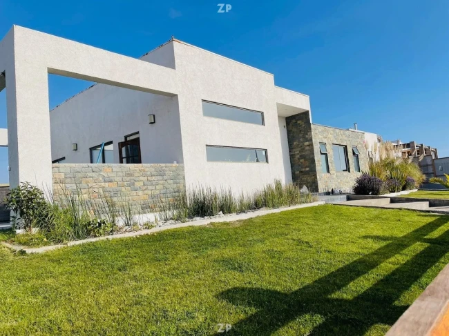 Se Vende Hermosa Casa Mediterránea en La Serena Golf.