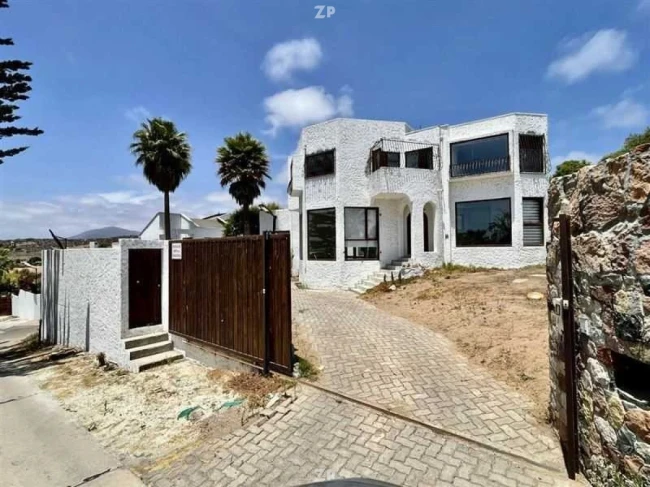 Se vende casa Con una arquitectura fascinante en Avenida La Cantera
