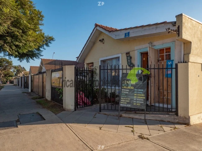 Venta de casa esquina con local comercial en sector residencial