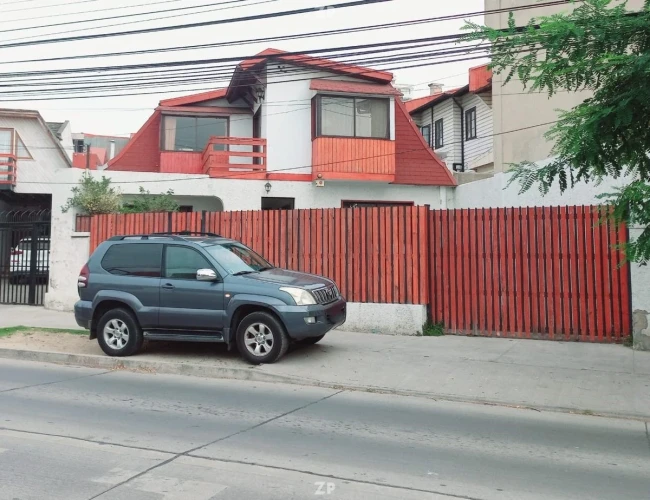 Se vende Amplia y acogedora casa de 2 pisos en buen estado emplazada 