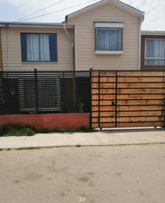 En venta casa amplia propiedad pareada y de material solido