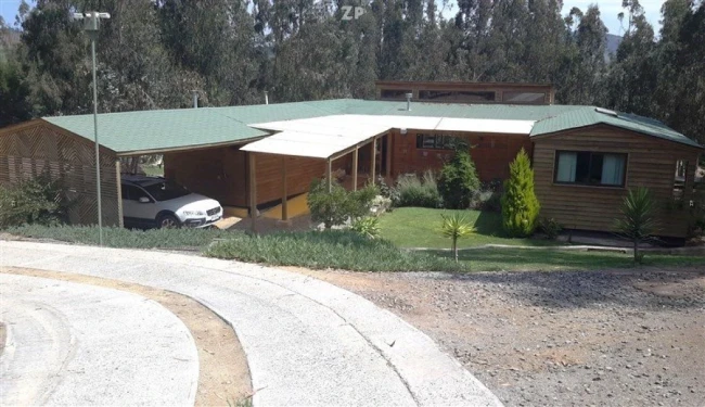 En venta Encantadora casa de 150 m2, casi nueva, en una parcela de 5.000 m2