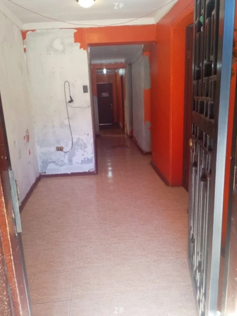 Se vende Casa 3 dormitorios, 2 baños y estacionamiento tipo cochera