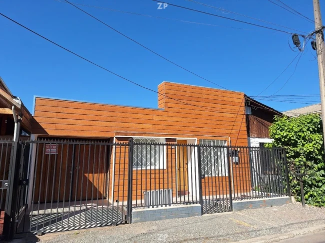 Se vende casa sector Villa Los Heroes  Maipu, remodelada