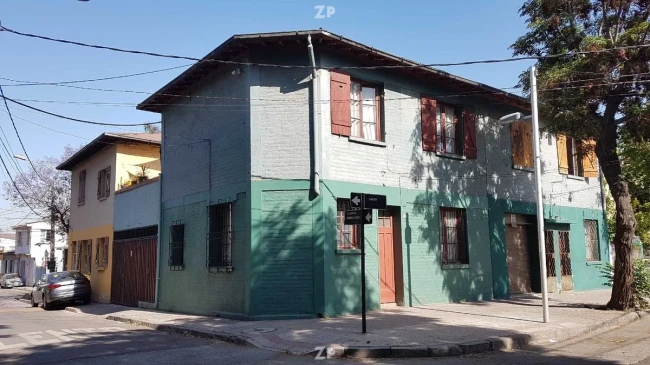 SE VENDE SIN COMISION Hermosa casa esquina en barrio tradicional