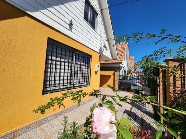 SE VENDE CASA 2 PISOS EN VILLA SANTA BLANCA, RANCAGUA