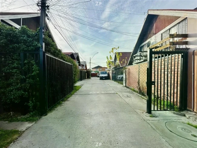 En venta casa se encuentra en Pje. cerrado