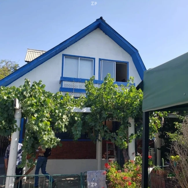 Venta casa con 9D+4B+E en Chacabuco #425, Maipú