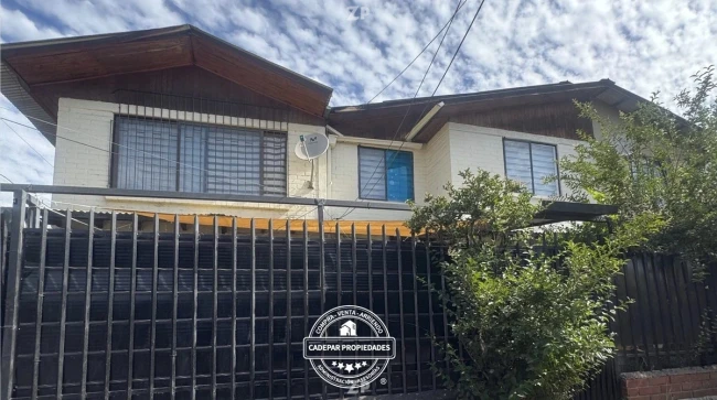 En venta espaciosa casa esquina de dos pisos, ¡perfecta para ti!