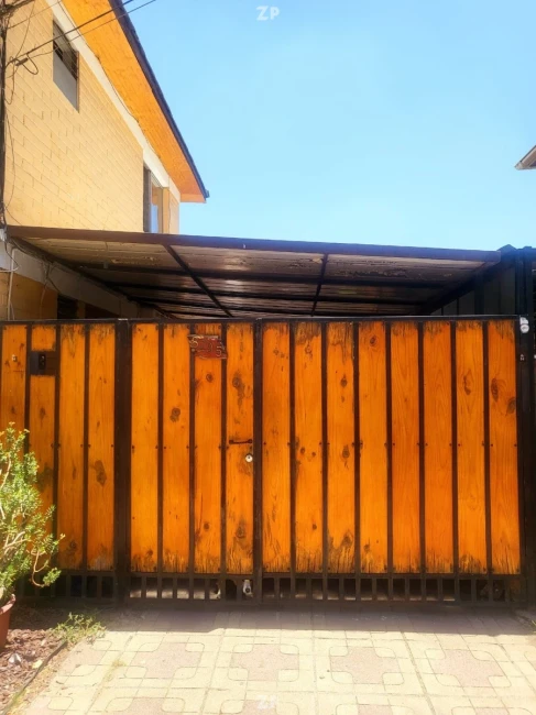 Se Vende Casa en barrio residencial.