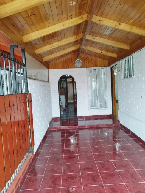 Se vende Preciosa casa  de un piso ubicada a la entrada de ciudad satelite