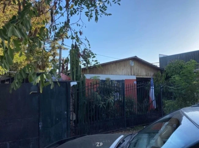 En venta encantadora casa, ubicada en el acogedor Barrio Centenario