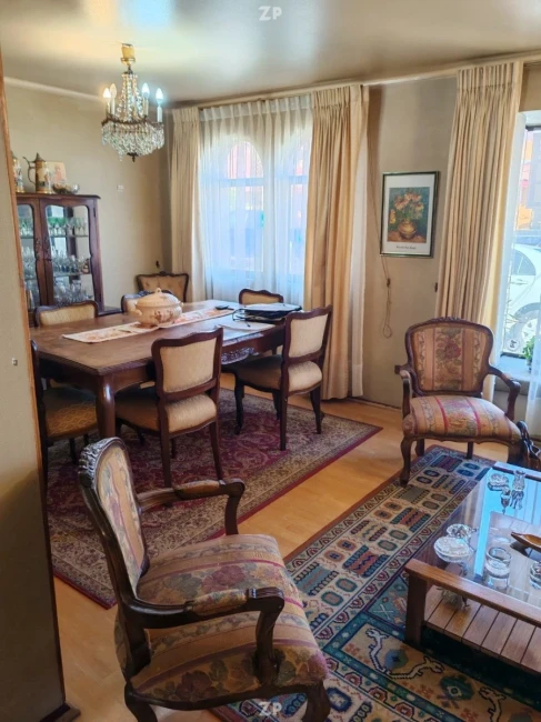 Se vende casa de construcción sólida ubicada cercana a Avenida Javiera Carrera