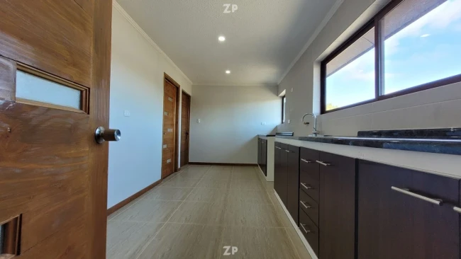 Se vende hermosa casa de 220 m2 en parcela de 5000 m2