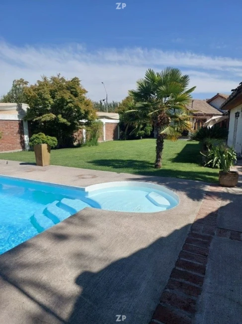 En venta Amplia casa en terreno de 880 m con 260 m construidos