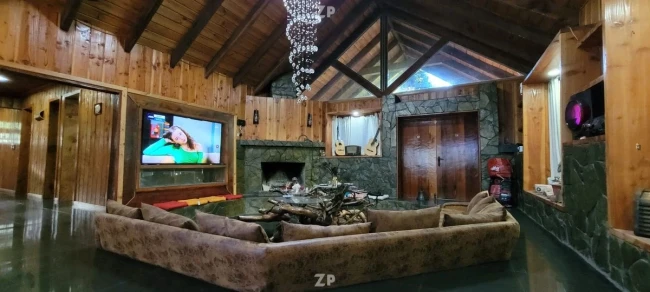 Increíble oportunidad de adquirir una parcela de 1 hectárea con una casa de 420m