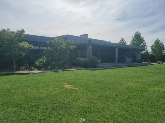 Ubicada a pasos de Viña Viu Manent, en un entorno tranquilo