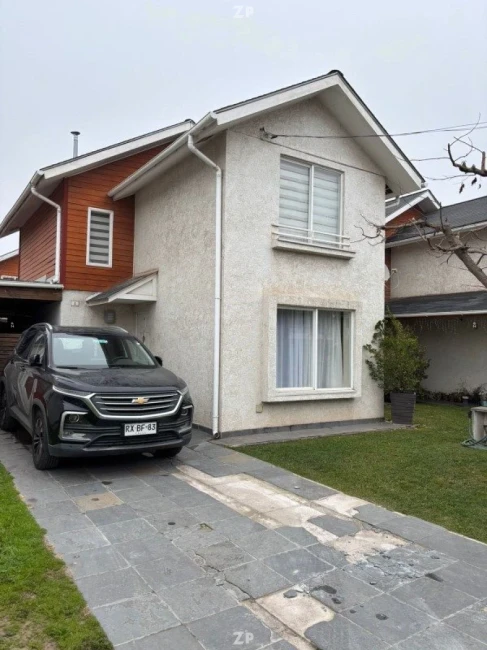 En venta casa con seguridad, confort y excelente conectividad!