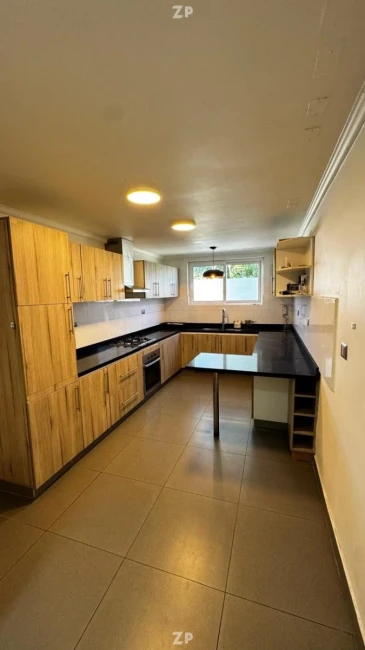 En venta Casa de 2 pisos ubicada en villa María