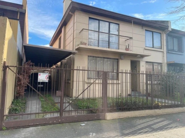 En venta casa de 2 pisos de 128m2 en un terreno de 275m2