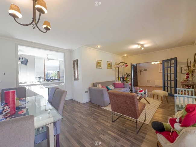 Se vende hermosa casa en Cumbres de Andalué, con las siguientes características: