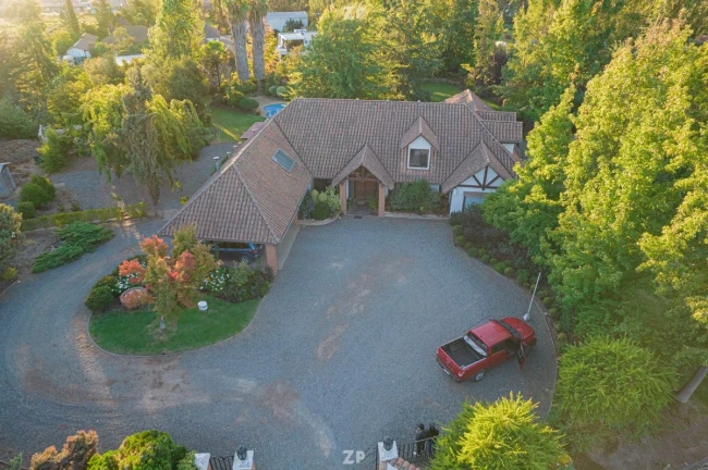 En venta hermosa casa emplazada en un terreno de 5300M2