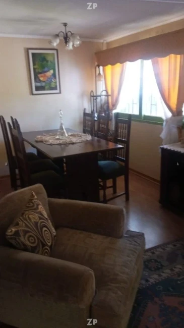 En venta acogedora casa, ubicada en el sector céntrico de la comuna