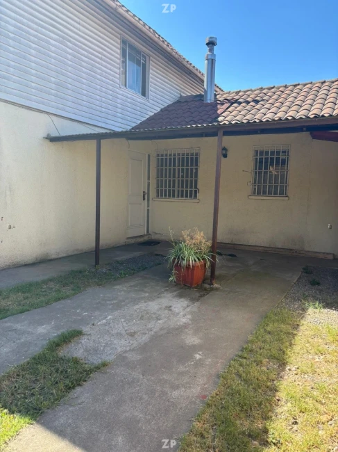En Venta casa aislada, esquina, en calle volcan llaima