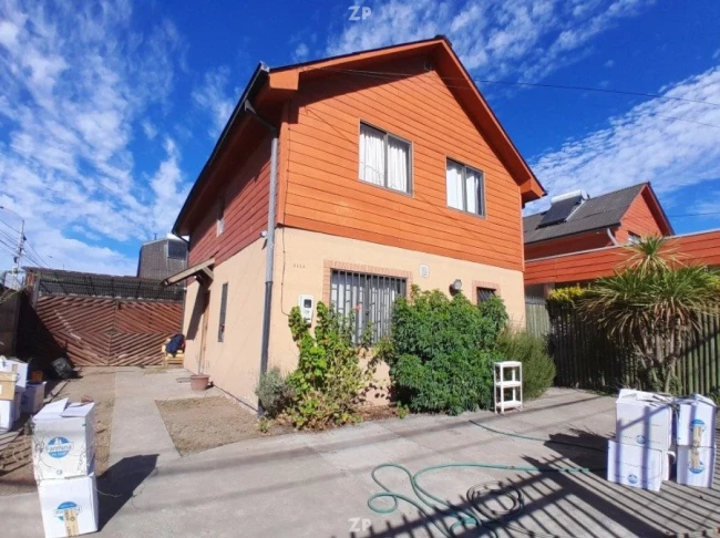 Se vende casa ubicada en sector bicentenario. Casa esquina