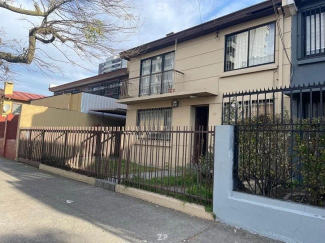 En venta casa de 2 pisos de 128m2 en un terreno de 275m2