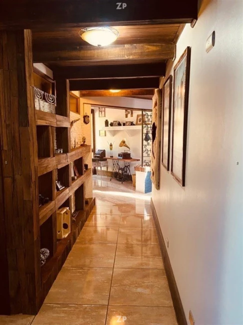 En venta amplia casa ubicada en la AVENIDA ALEMANIA