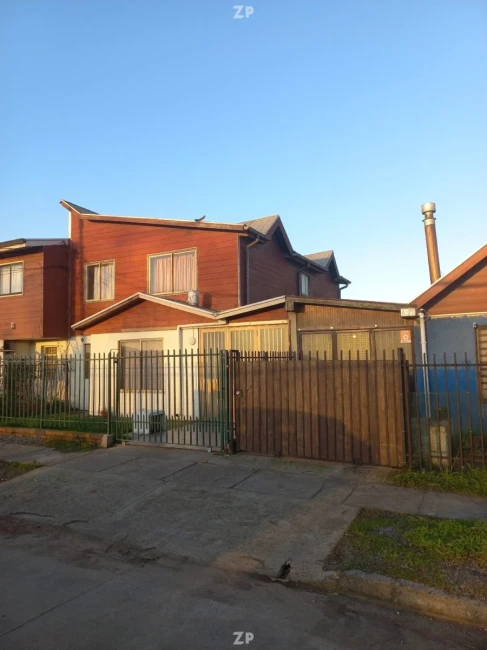 En venta casa tiene 143 metros cuadrados, en un terreno de 160 metros cuadrados