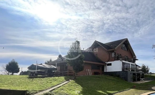 En venta Parcela con casa en condominio consolidado