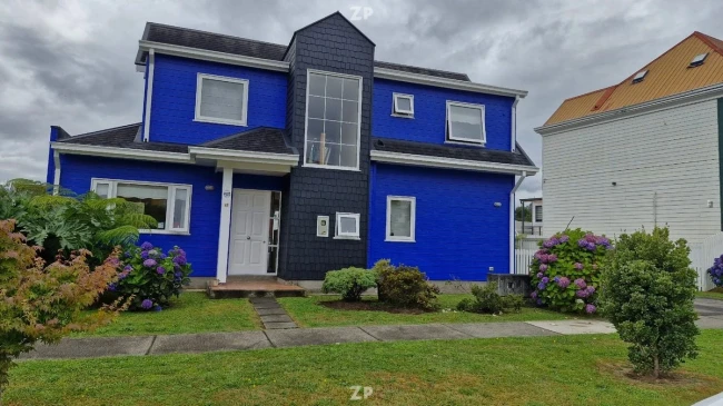 En venta impecable casa de dos pisos, 138 m2 construidos en terreno de 342 m2