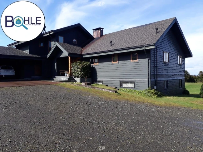 En venta hermosa casa de 3 pisos, muy bien construida