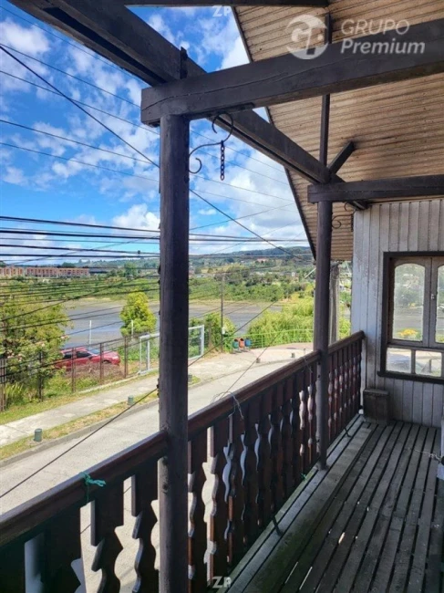 Se vende propiedad de 3 pisos con alto potencial comercial y turístico
