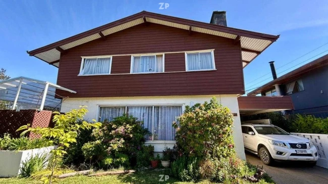 SE VENDE casa 4D + 3B, con departamento independiente