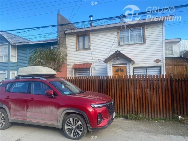 En venta Amplia casa remodelada, con 5 dormitorios y 2 baños