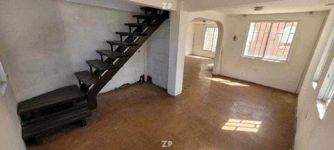 En venta Amplia casa y terreno, 2 pisos