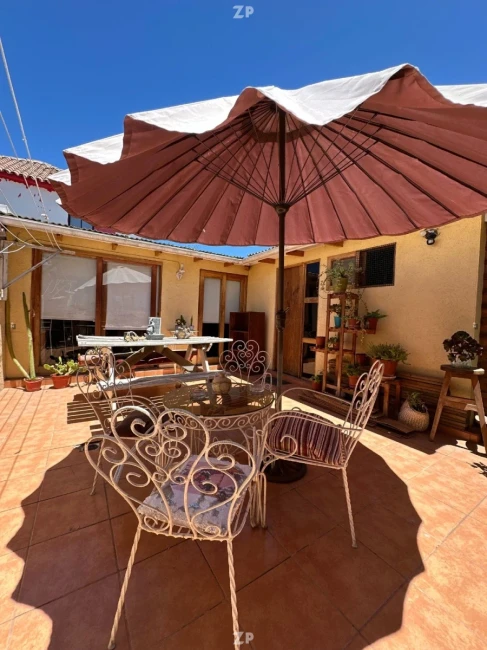 CASA ESQUINA EN SECTOR RESIDENCIAL EN VENTA