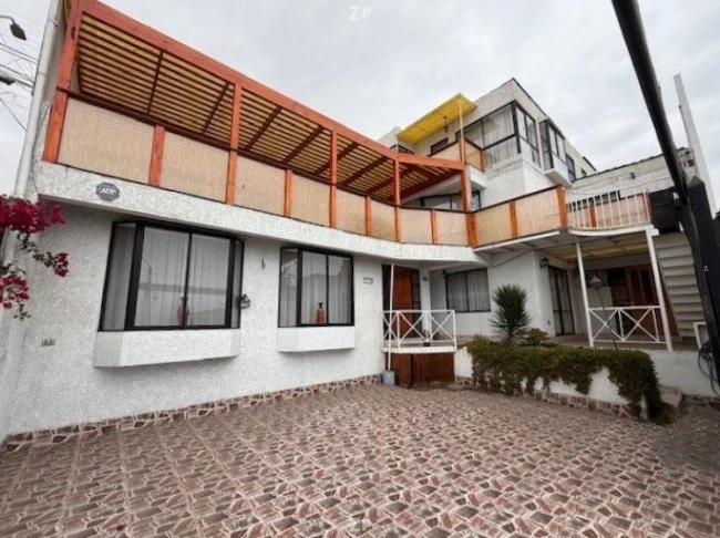 En venta amplia casa de 3 pisos emplazada en el sector Sur de Iquique