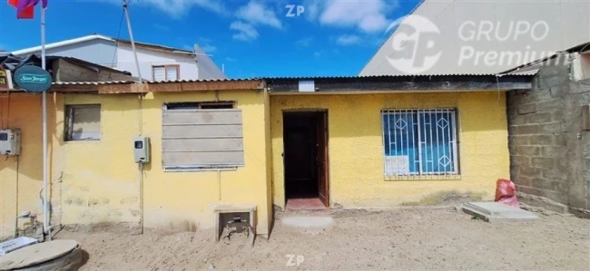 Se vende terreno con construcción por recuperar