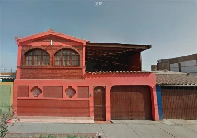 En venta Casa Sólida con 2º Piso