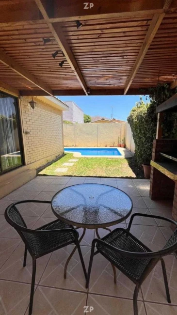 En venta casa en condominio Los Alamos