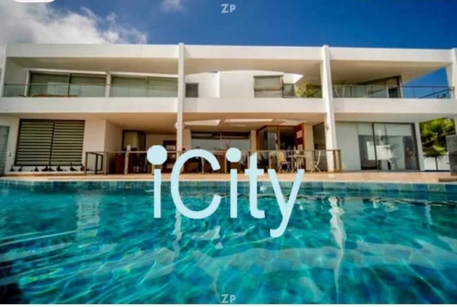 Bajó de Precio! Venta de Casa de Lujo en Loteo Parador del Sol Huayquique