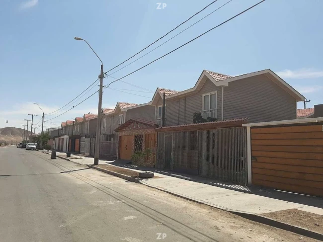 En venta Casa Pareada con 2 Piso, en Portal del Inca, Calama