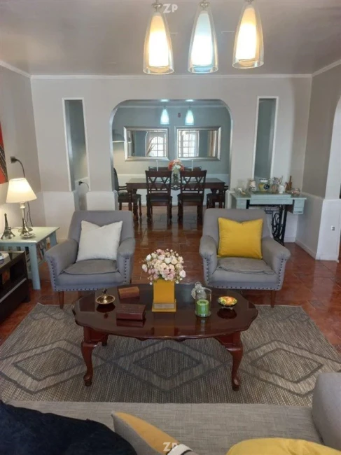 Se Vende hermosa casa de 2 pisos En sector cerro tarapacá en alto hospicio