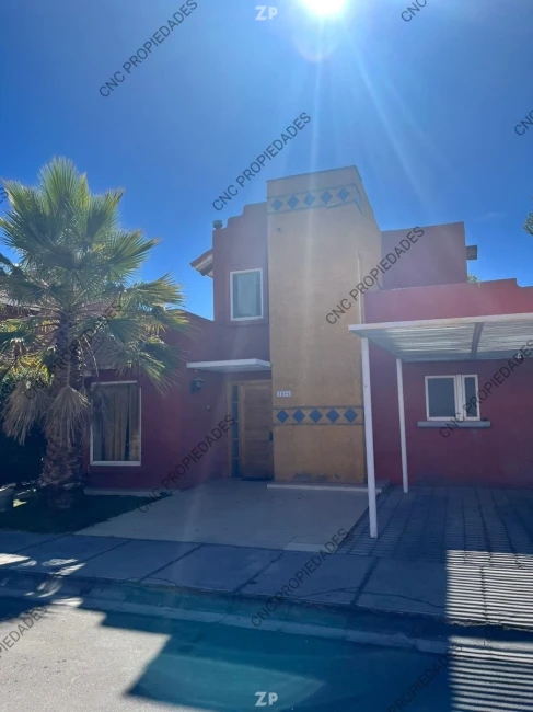 Casa en venta, ubicada en condominio balmaceda sur, sus características: