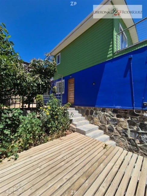 En venta Amplia e iluminada casa, de 2 pisos, con hermosa vista 