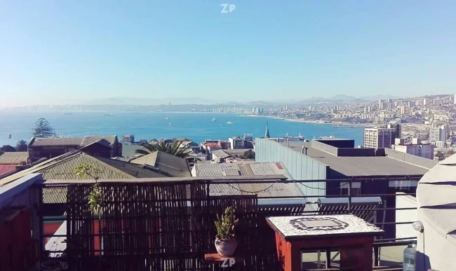 Se vende casa Cerro Alegre para vivir o negocio hostal. Ideal rentistas